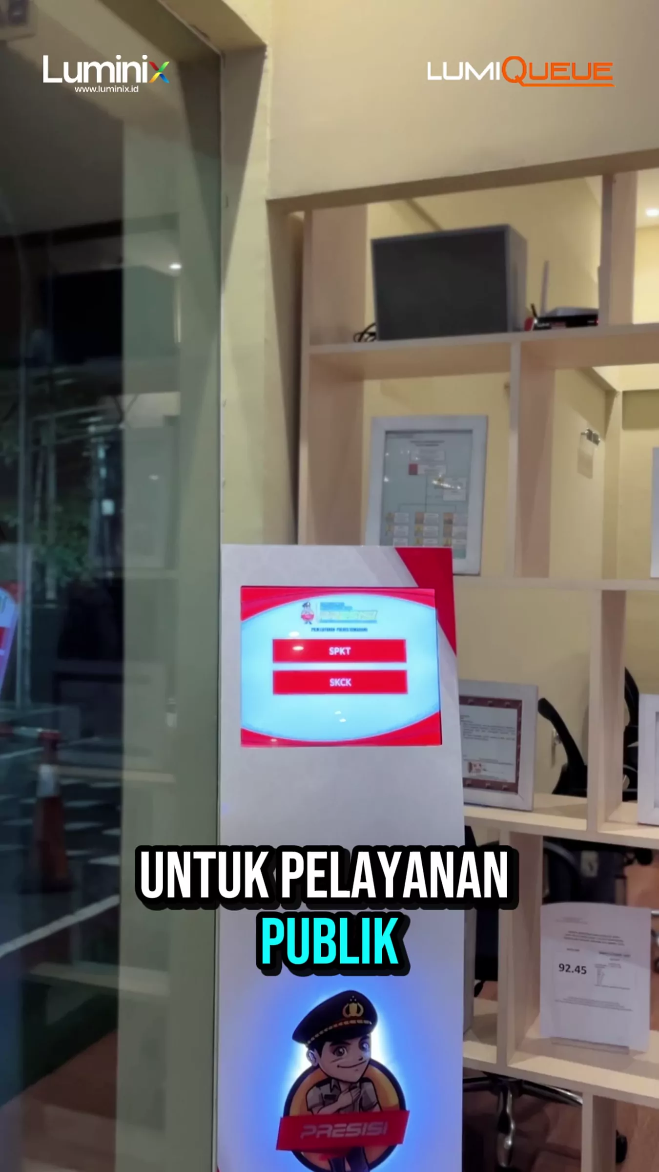 Mesin antrian digital LumiQueue dipakai di kantor pelayanan publik