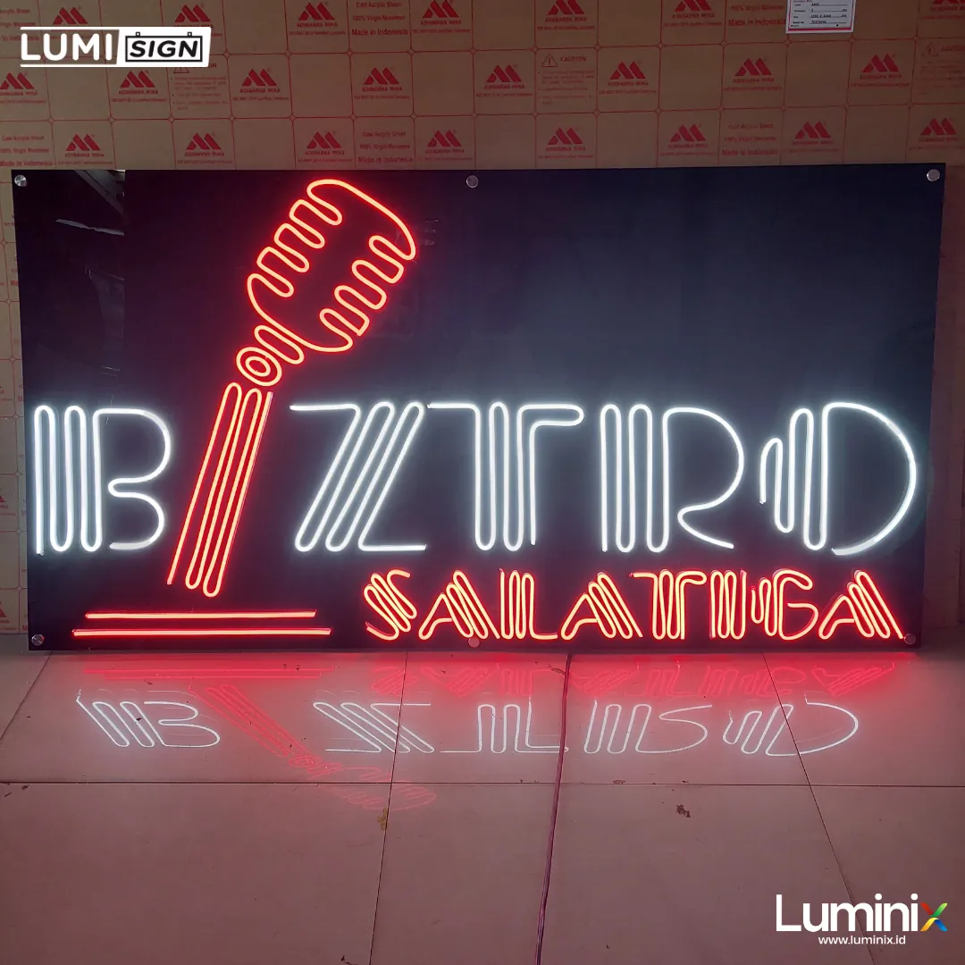 Neon box B’zairo Saladma