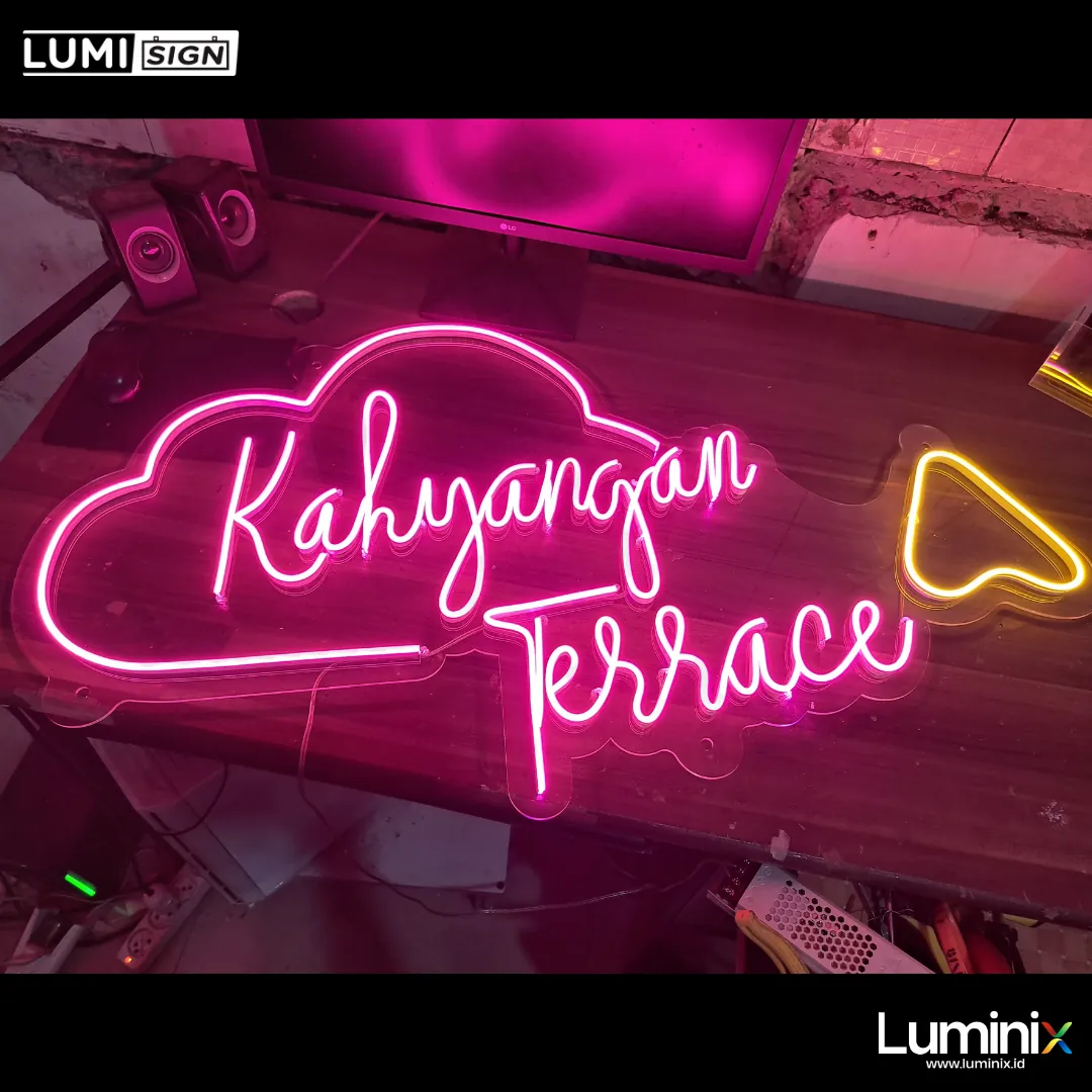 Neon box Kebanyakan Terrace